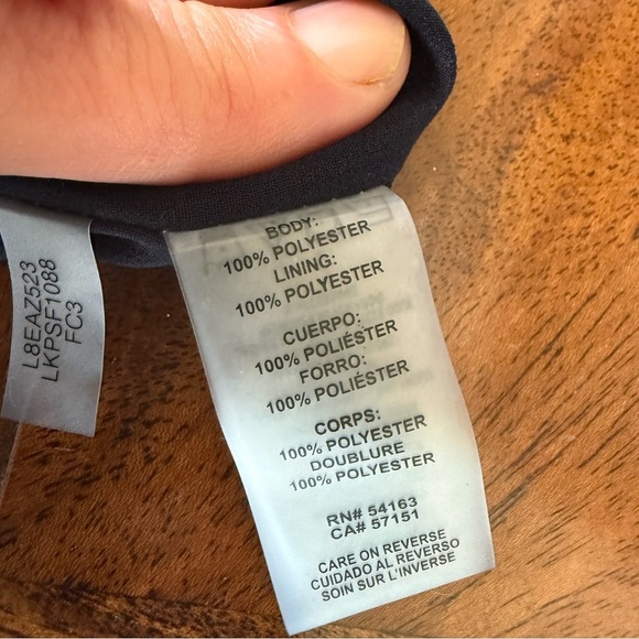 Karl Lagerfield, ladies XL sleeveless ruffled summertime blouse, excellent cond - Picture 14 of 14